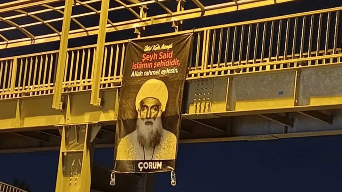 Çorum'da Üst Geçide Asılan Şeyh Said Posteri Kaldırıldı