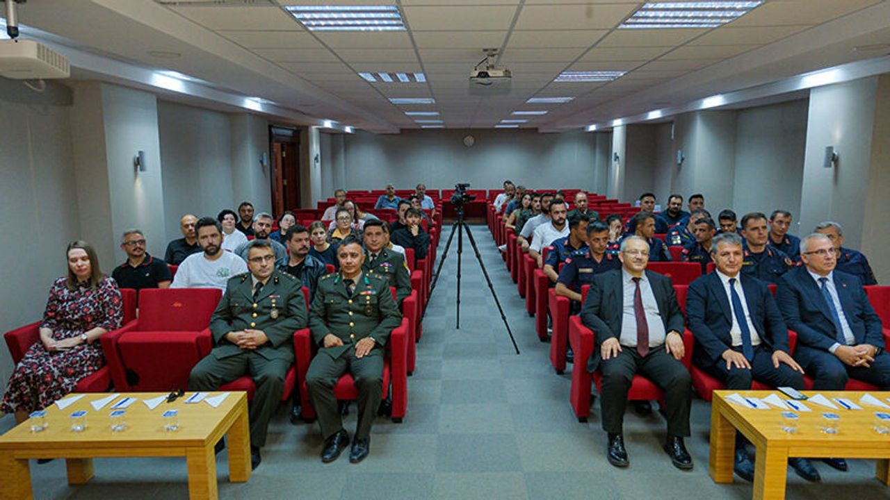 30 Ağustos Zaferi, Cepheden Diplomasiye Uzanan Boyutlarıyla Ele Alındı