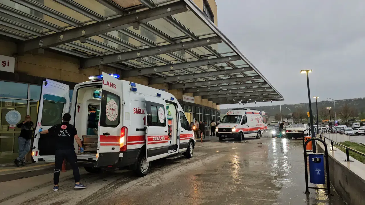 30 yaşındaki genç sokak ortasında bacağından vuruldu