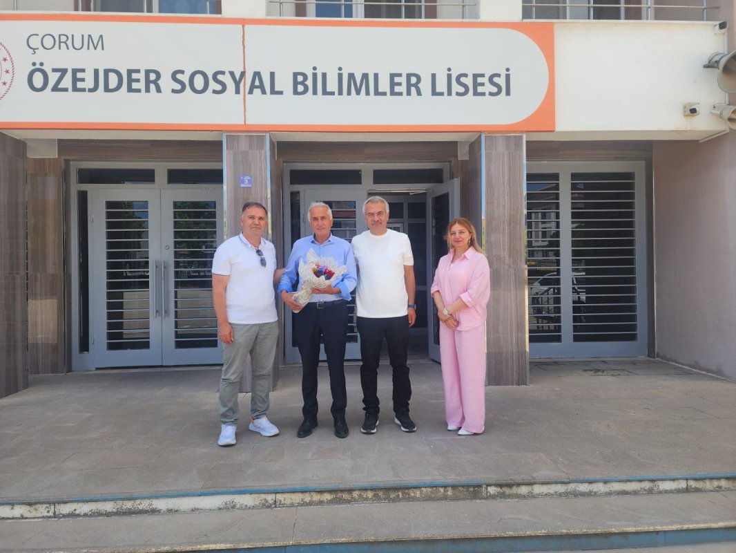 Özejder Sosyal Bilimler Lisesi'nde Vefa Ve Bayrak Değişimi