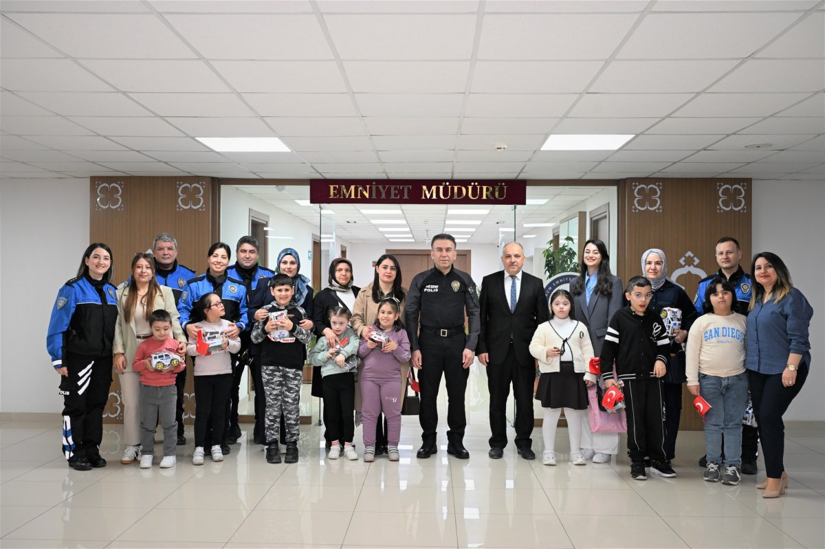 Emniyet’te Engel Tanımayan Sevgi: Özel Öğrencilerden Polis Haftası Ziyareti