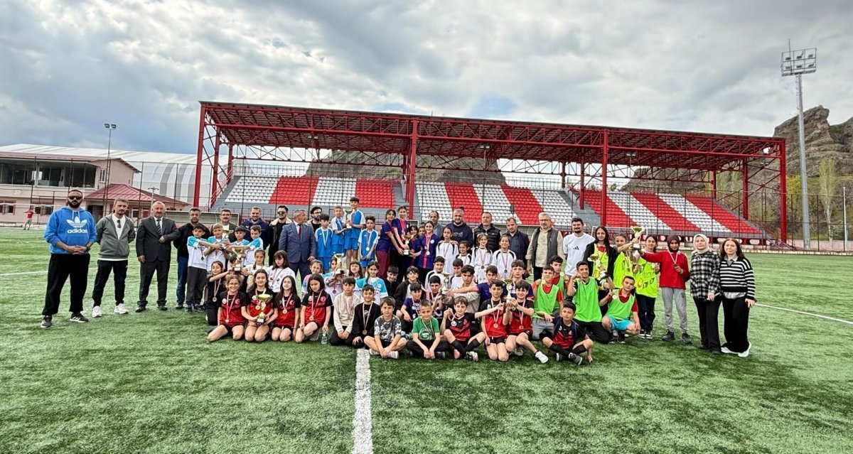Osmancık'ta 23 Nisan Coşkusu: Atletizm Yarışmaları Ödül Töreniyle Sona Erdi