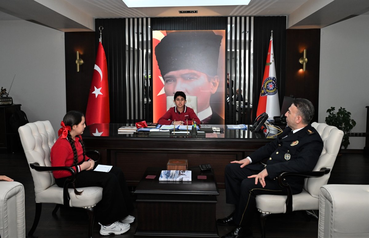 Emniyet Müdürlüğünde 23 Nisan Neşesi: Minik Öğrencilerden Ziyaret