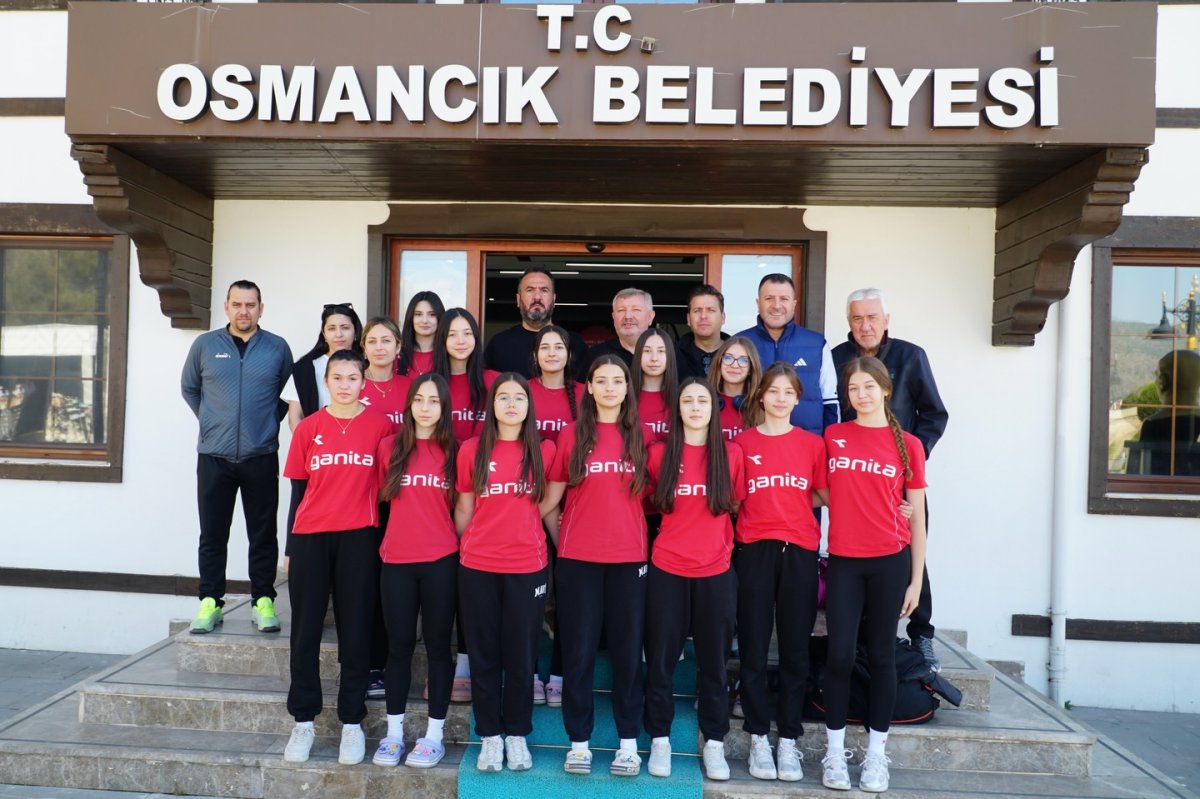 Osmancık Belediye Başkanı Ahmet Gelgör'den Yarı Finalist Voleybolculara Destek