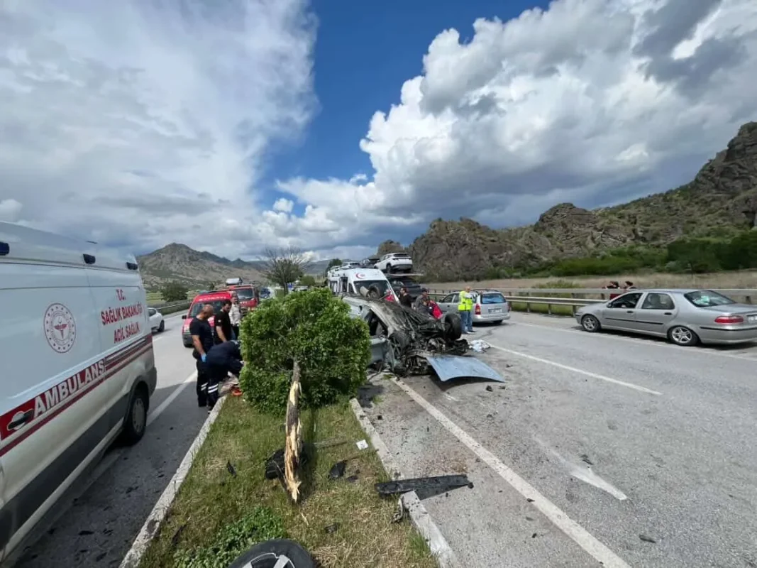 Osmancık-Kargı Yolunda Feci Kaza: Otomobil Takla Attı, 3 Yaralı