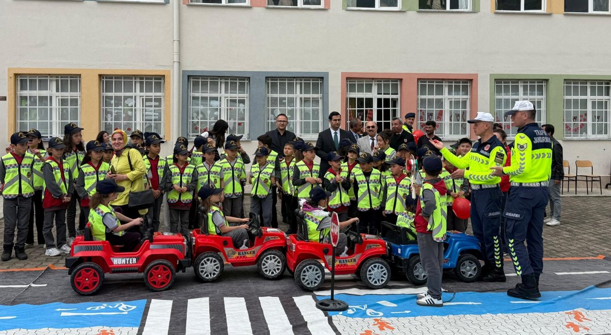 Oğuzlar'da Minik Öğrencilere Trafik Eğitimi