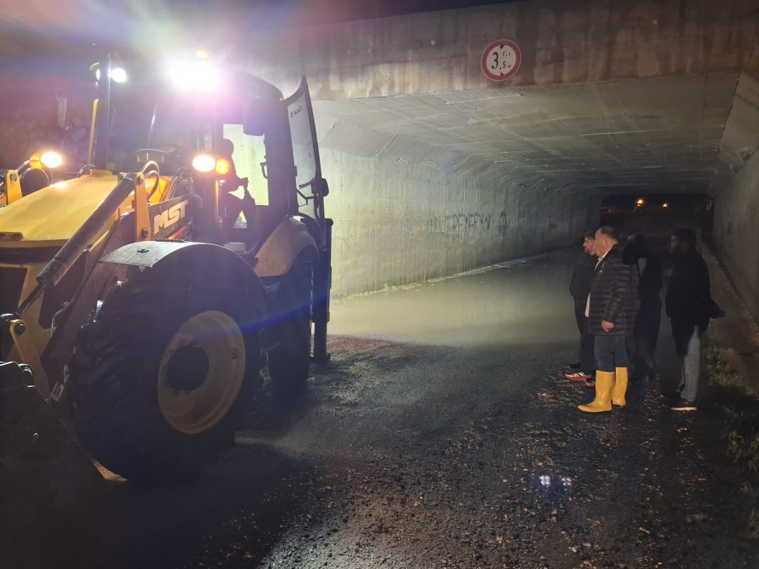 Alaca'da Sağanak Yağış Alarmı: Belediye Ekipleri Ve Başkan Arslan Sahada