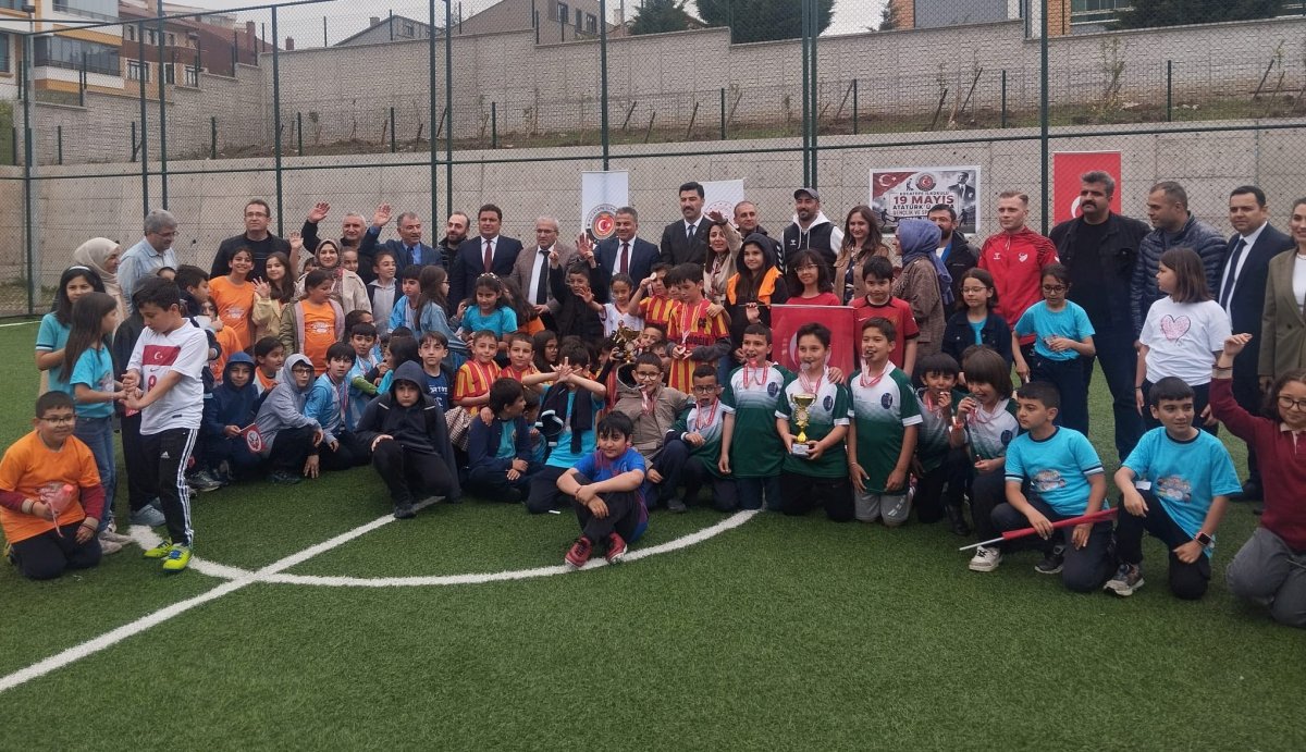 Futbol Turnuvasının Şampiyonu "Altın Kramponlar" Oldu