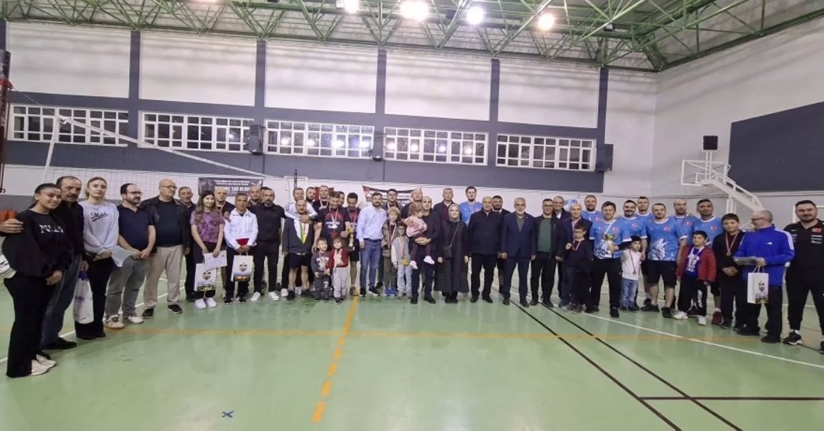 İskilip'te Voleybol Turnuvasının Şampiyonu Türk Eğitim Sen Oldu