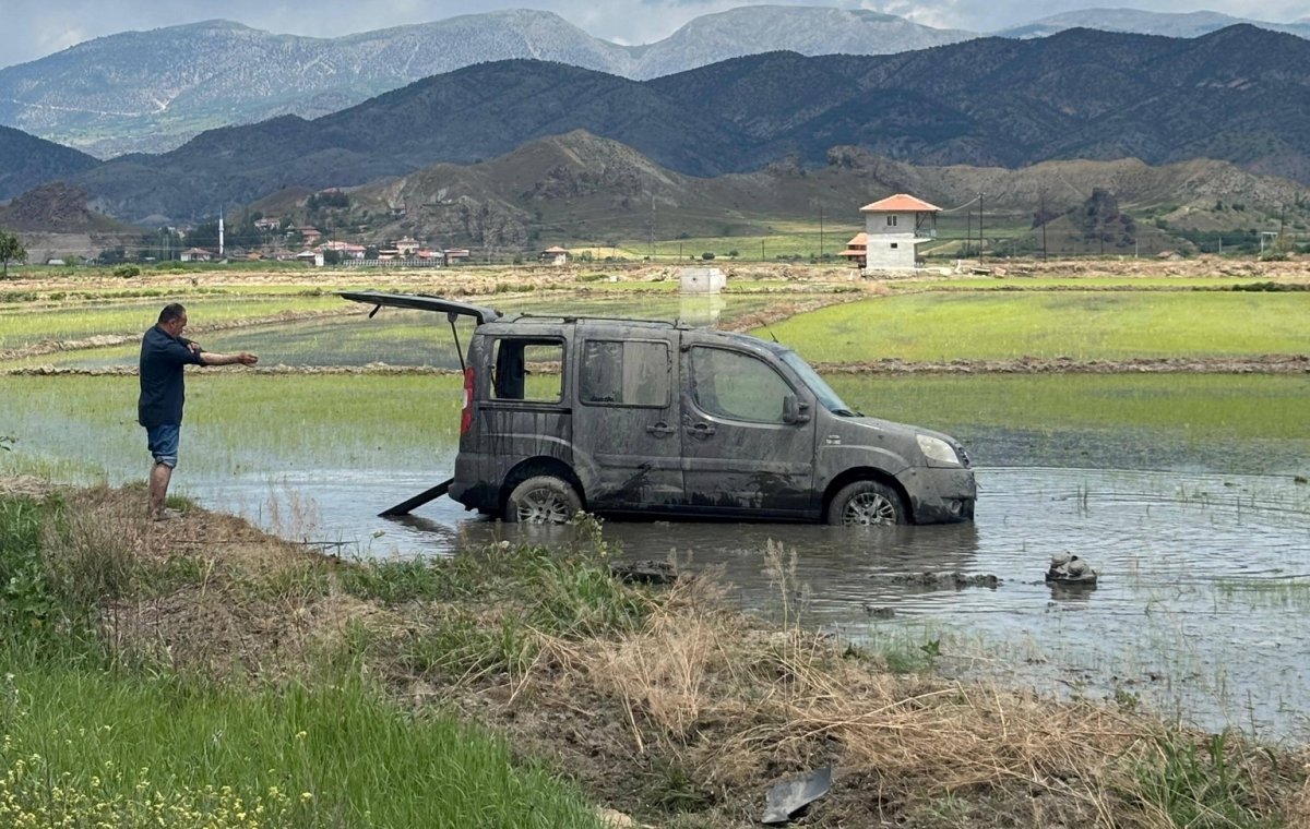Osmancık'ta Korkutan Kaza: Takla Atan Araç Çeltik Tarlasına Uçtu!