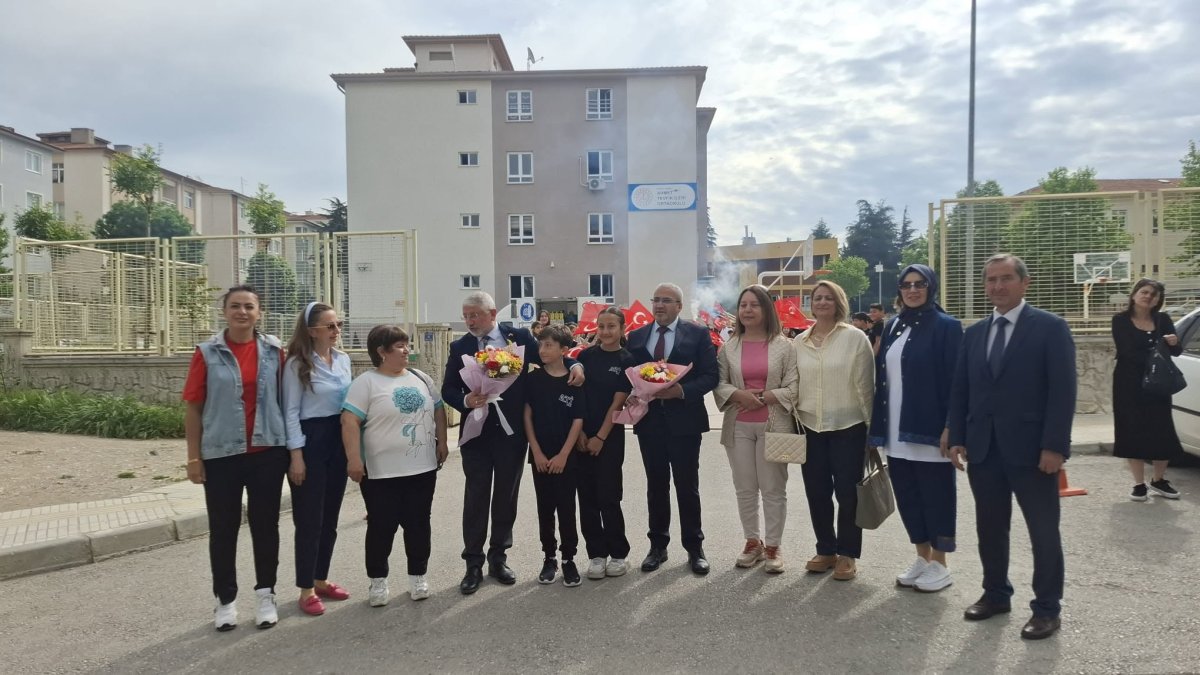 Başkan Aşgın Ve Müdür Çağlar'dan Ahmet Tevfik İleri Ortaokuluna Ziyaret