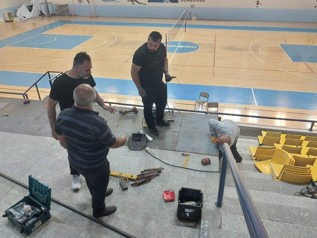 Mahmut Atalay Spor Salonu'nda 'Efeler Ligi' Mesaisi: Hazırlıklar Tam Gaz Sürüyor