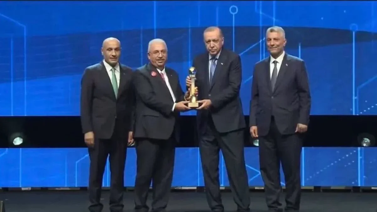 Ahmet Ahlatcı Şampiyonluk Ödülünü Cumhurbaşkanı’ndan Aldı