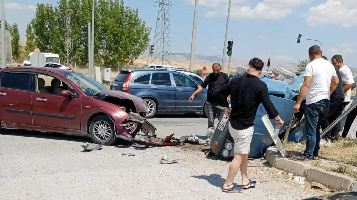 Kavşakta Korkutan Kaza: 1 Yaralı