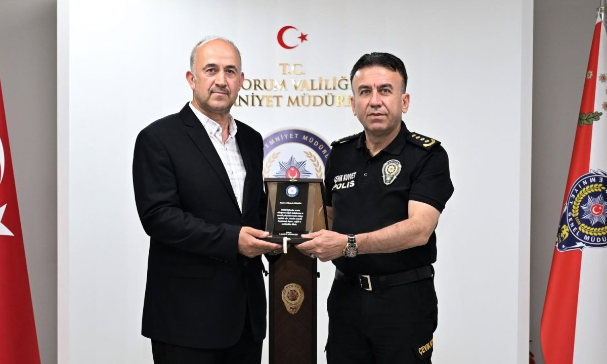 Çorum Emniyeti'nde Veda: Emekli Olan Hüseyin Zengin'e Onur Belgesi