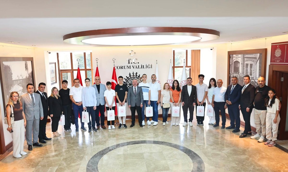 Çorum'un Altın Çocuklarına Valilikte Gurur Dolu Kabul: Şampiyonlar Ödüllendirildi!