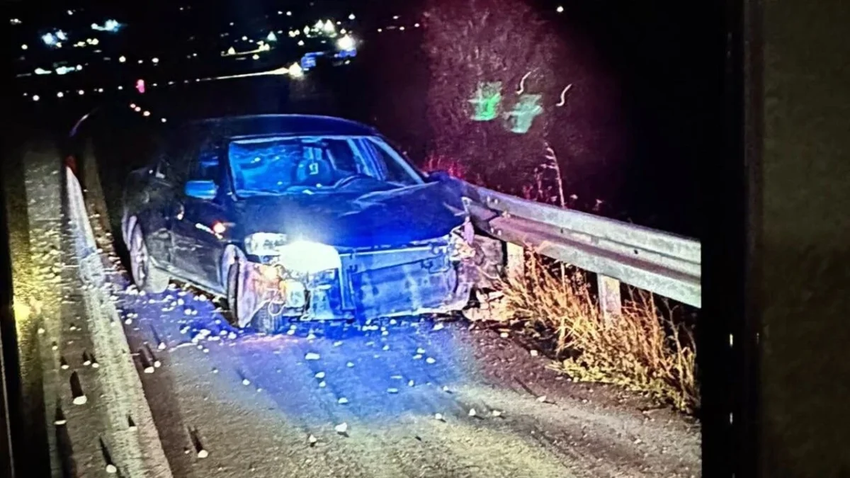 Çorum-İskilip Yolunda Kontrolden Çıkan Otomobil Bariyerlere Çarptı: 1 Yaralı