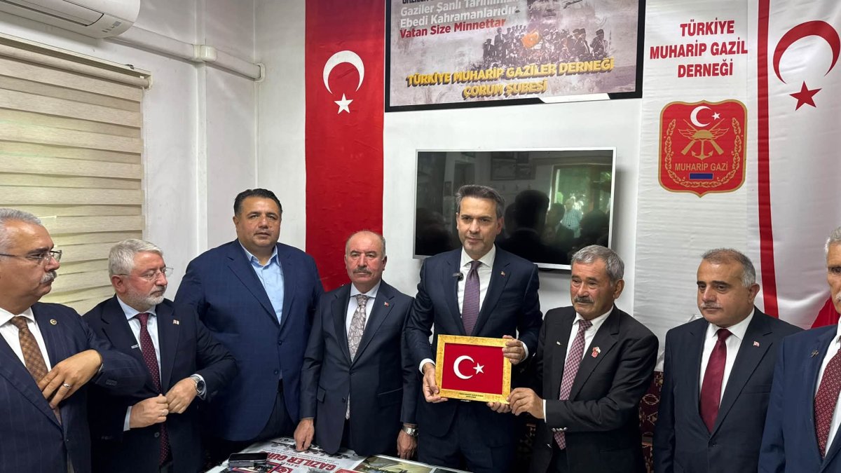 Bakan Bayraktar'dan Kahraman Gazilere Anlamlı Ziyaret!