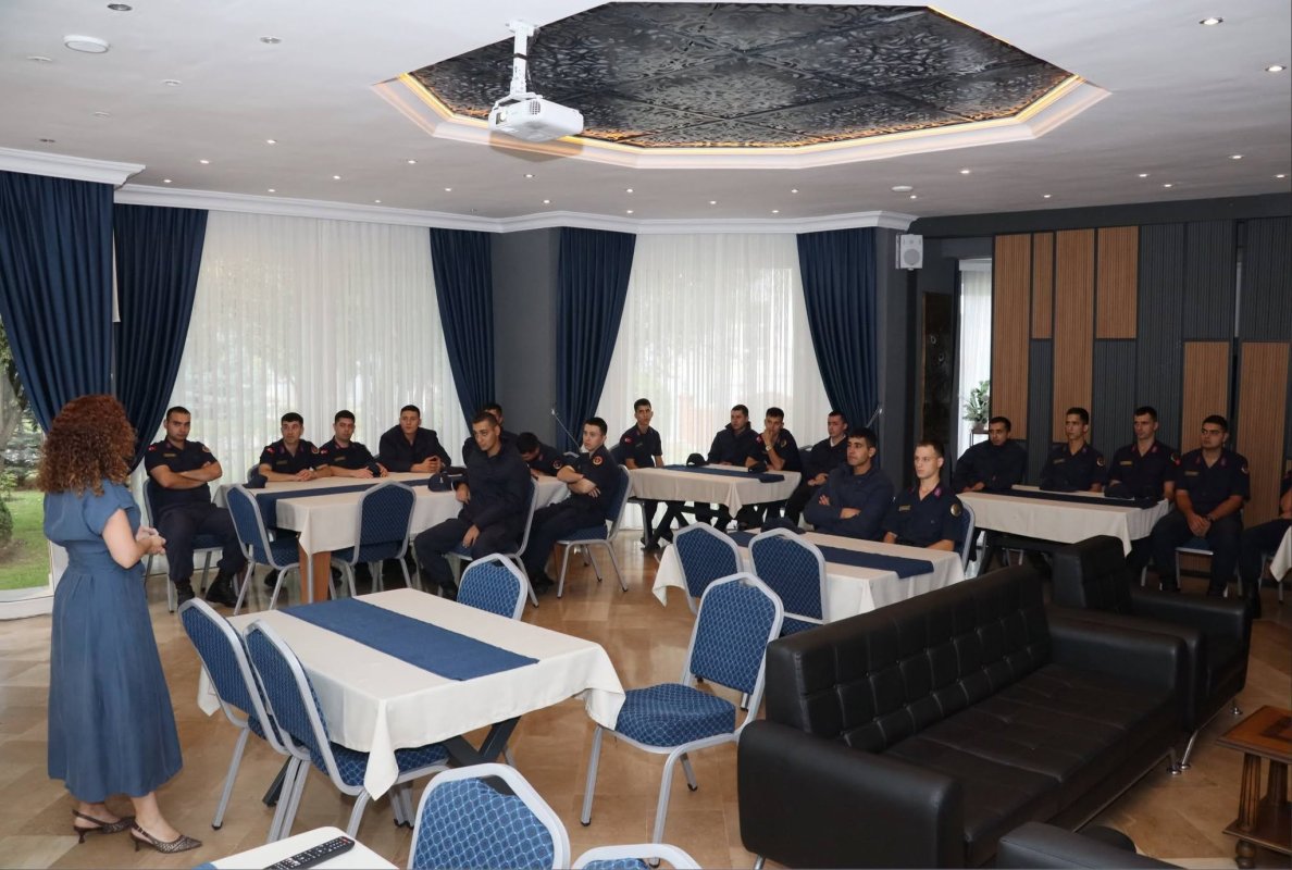 Mehmetçiğe Özel Eğitim: Evlilik Öncesi Ve Tütün Bağımlılığı Konuları Ele Alındı!