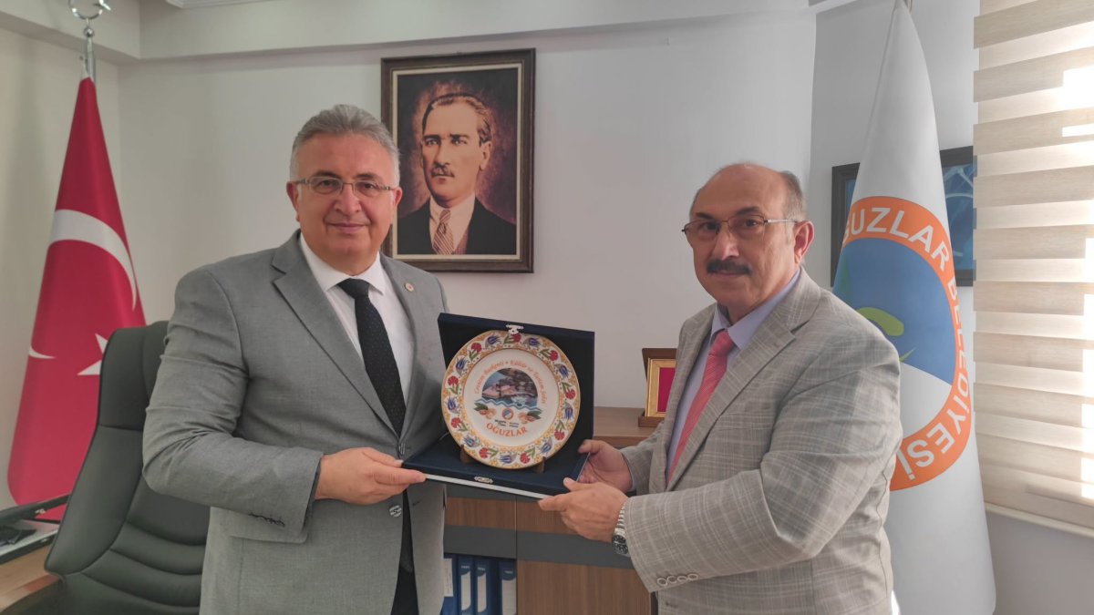 Oğuzlar'da Eğitime Veda Ziyareti: Başkan Cebeci'den Müdür Atçıoğlu'na Hizmet Plaketi!