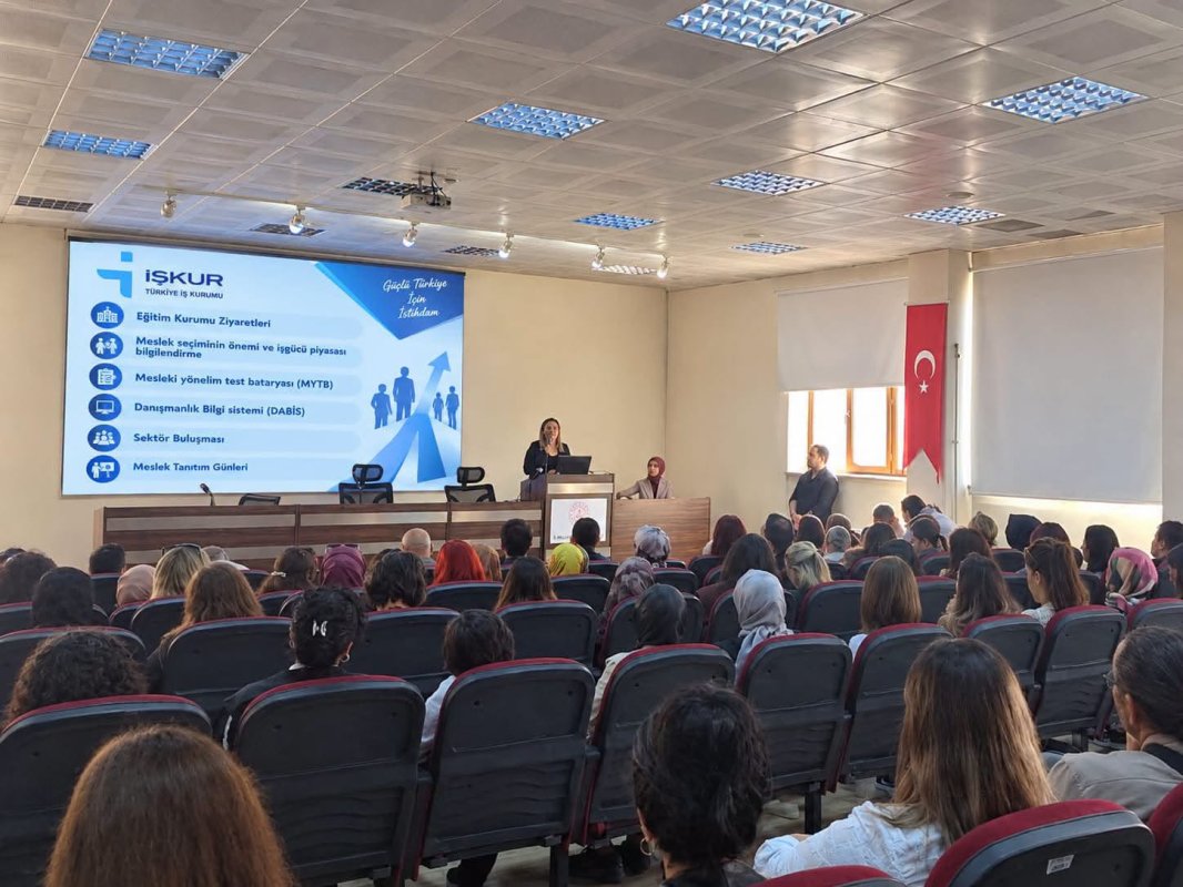 Çorum'da İşkur Ve Milli Eğitim'den Mesleki Rehberlik İş Birliği: Öğretmenlere Bilgilendirme Yapıldı