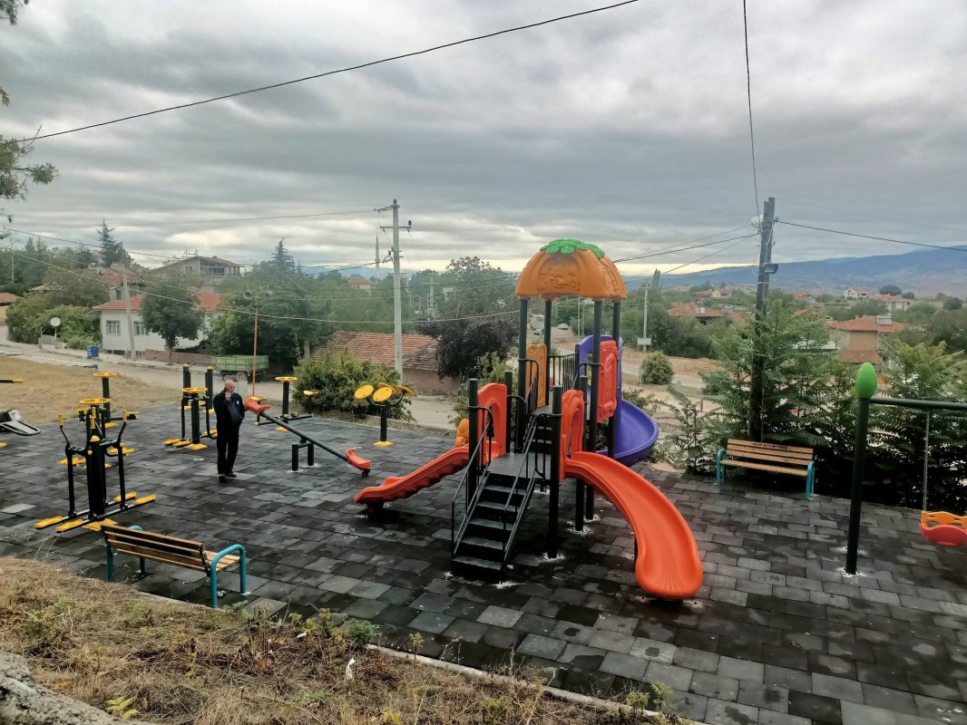 Laçin Yeni Mahalle'ye Sosyal Dokunuş: Çocuk Parkı Kullanıma Sunuldu