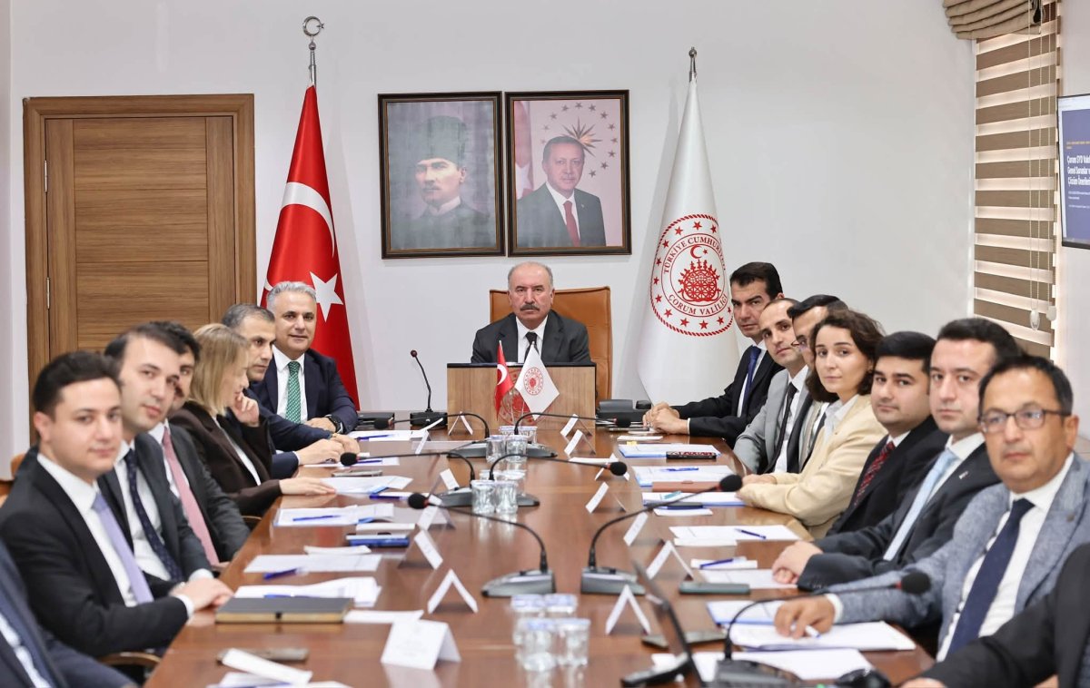 Çorum'da Sosyal Yardım Zirvesi: Vali Çalgan Başkanlığında Performans Değerlendirmesi