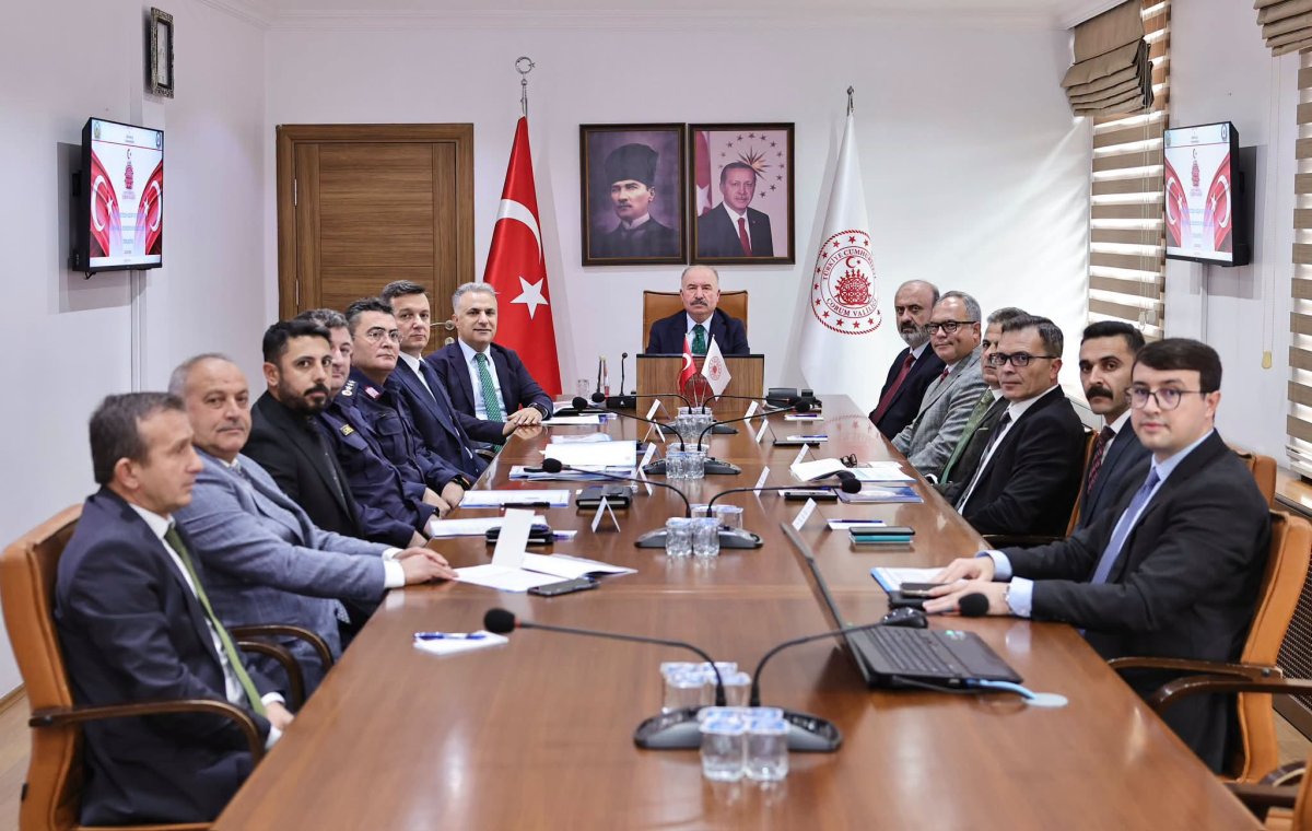 Çorum'da 'Üniversitede Güvenlik' Zirvesi: Vali Çalgan Yeni Akademik Yıl Tedbirlerini Masaya Yatırdı