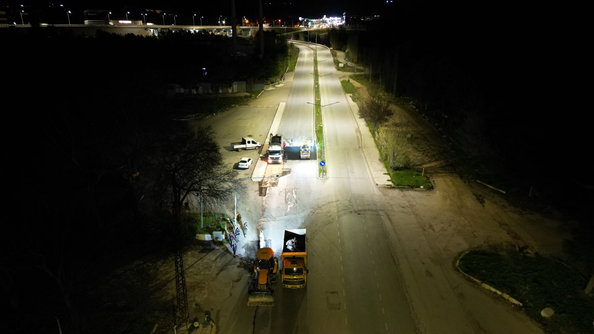 Belediyeden Gazi Caddesi’nde Gece Mesaisi