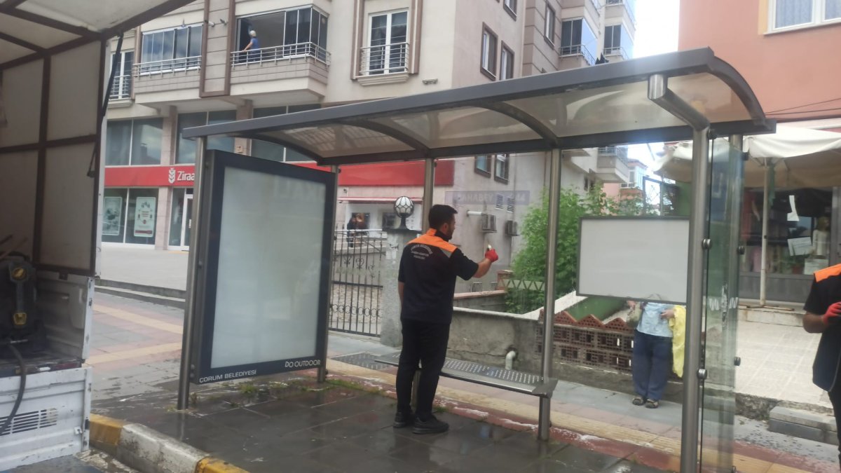 Duraklarda Temizlik, Bakım ve Onarım Çalışmaları Aralıksız Sürüyor