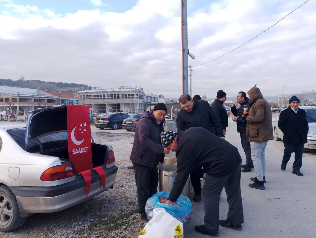 Saadet Partisi’nden Vatandaşa Sıcak Çorba İkramı