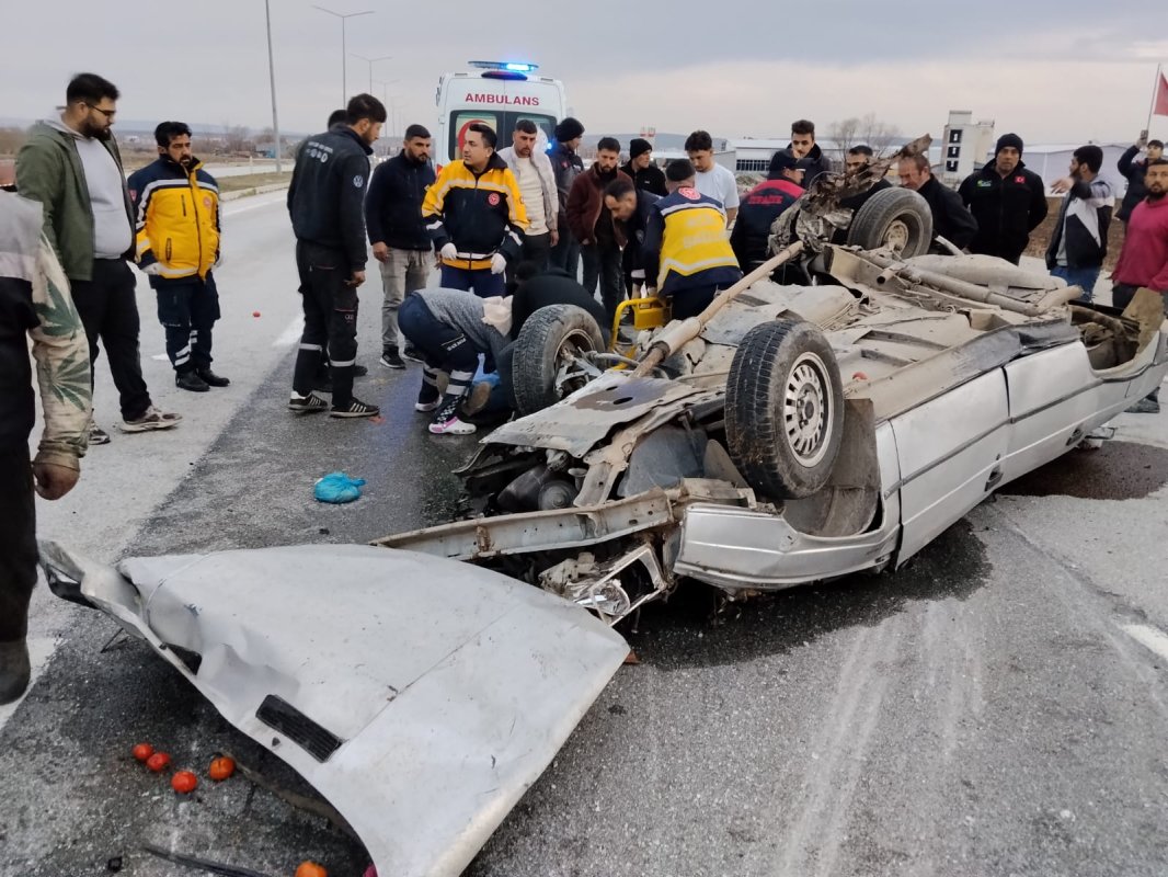 Faciadan Dönüldü: Takla Atan Araçta Yaralılar Var