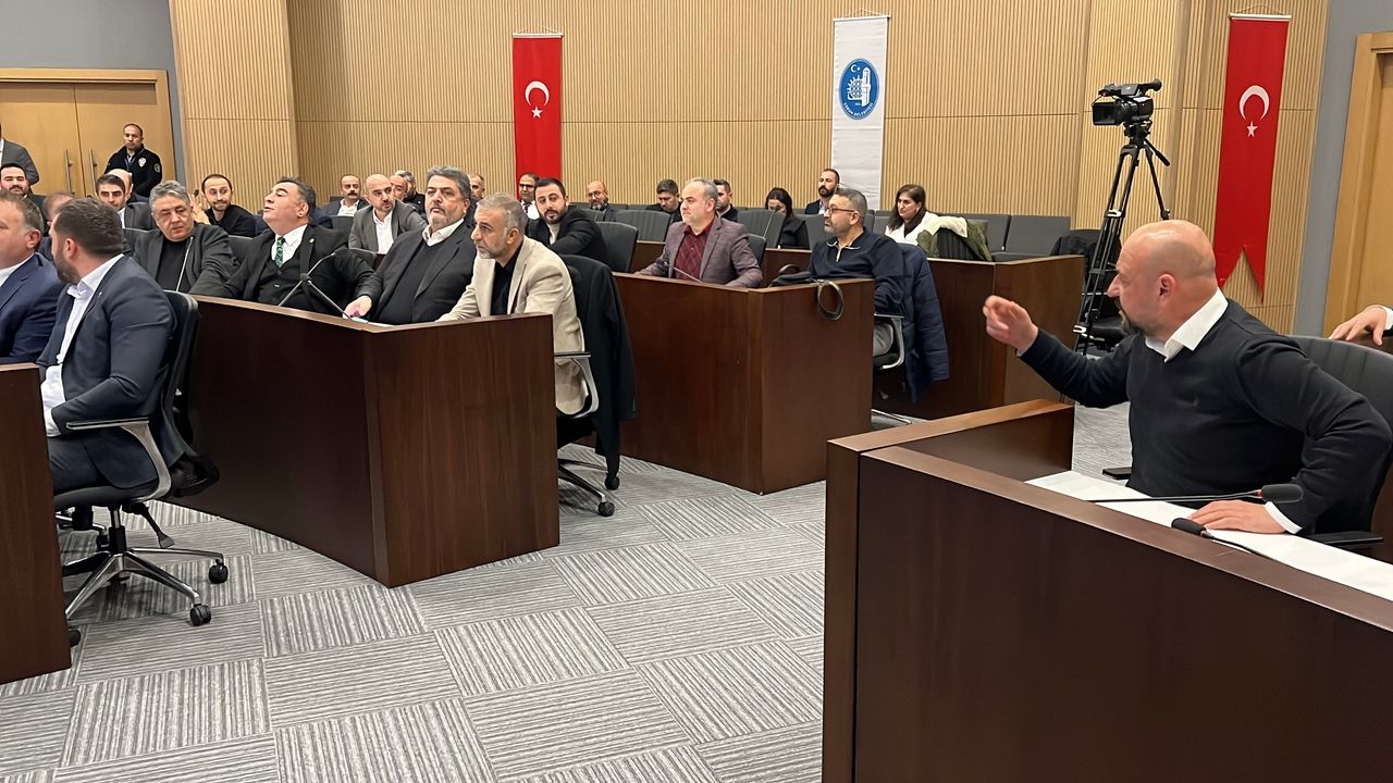 AK Partili Meclis Üyesinin ‘Lan’ Çıkışı Meclisi Gerdi