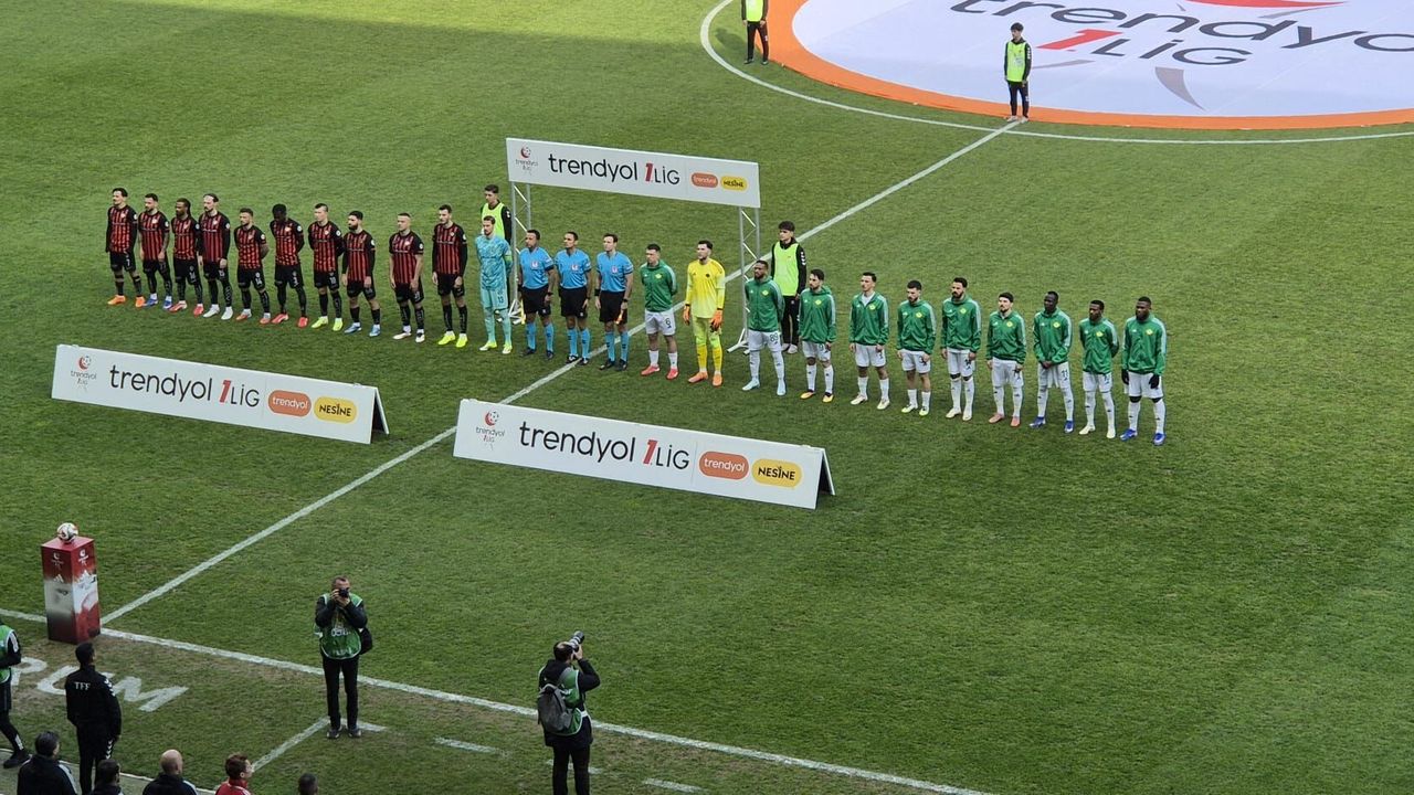 Arca Çorum FK’nın Esenler Erokspor İle Karşılaştığı Kritik Maç Başladı