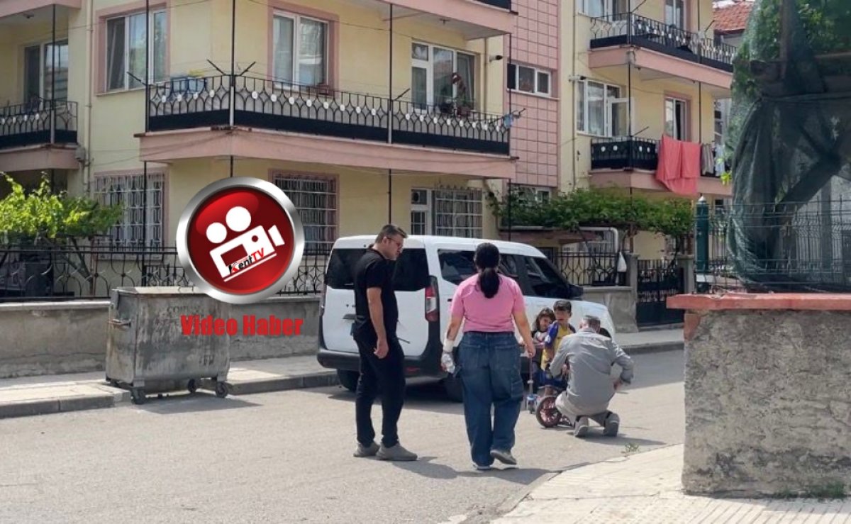 Anne Ve Babasını Bıçakla Rehin Alan Genç Kız Teslim Oldu