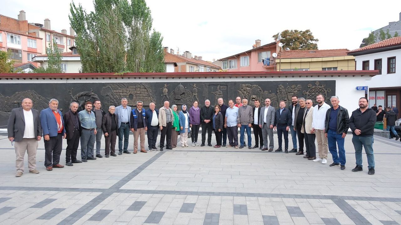 Başkan Aşgın, esnafla üzüm hasadında buluştu