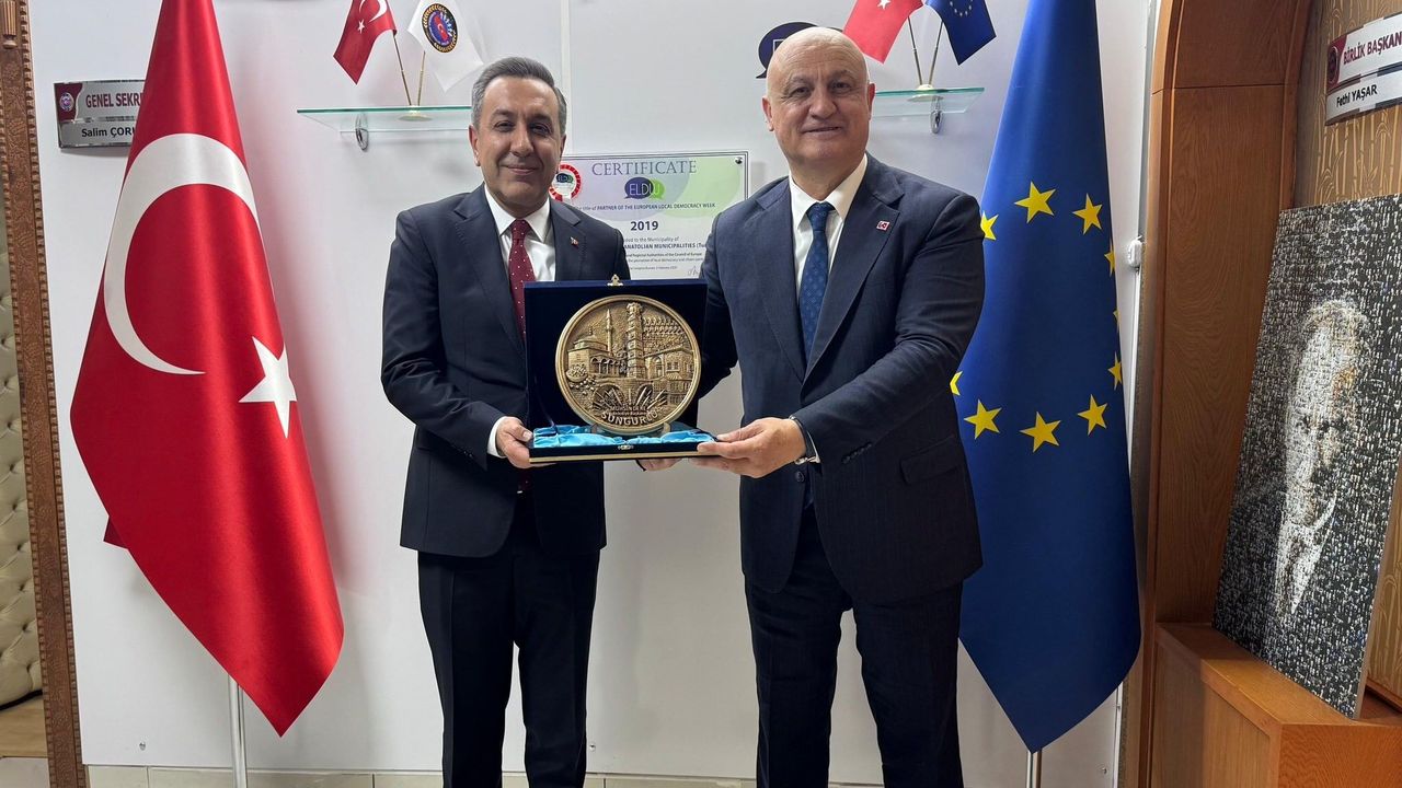 Başkan Dere, Çoruk’la Projeleri İstişare Etti