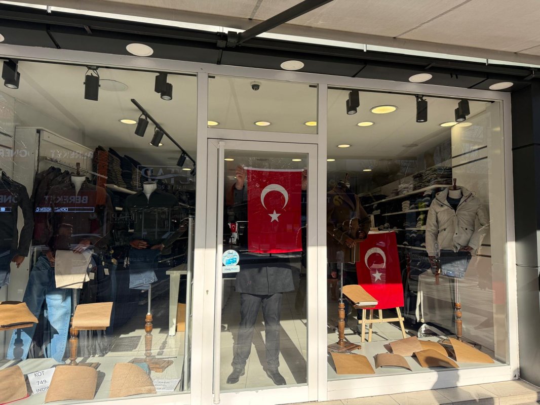Ülkü Ocakları’ndan Gazi Caddesi’nde Türk Bayrağı Etkinliği
