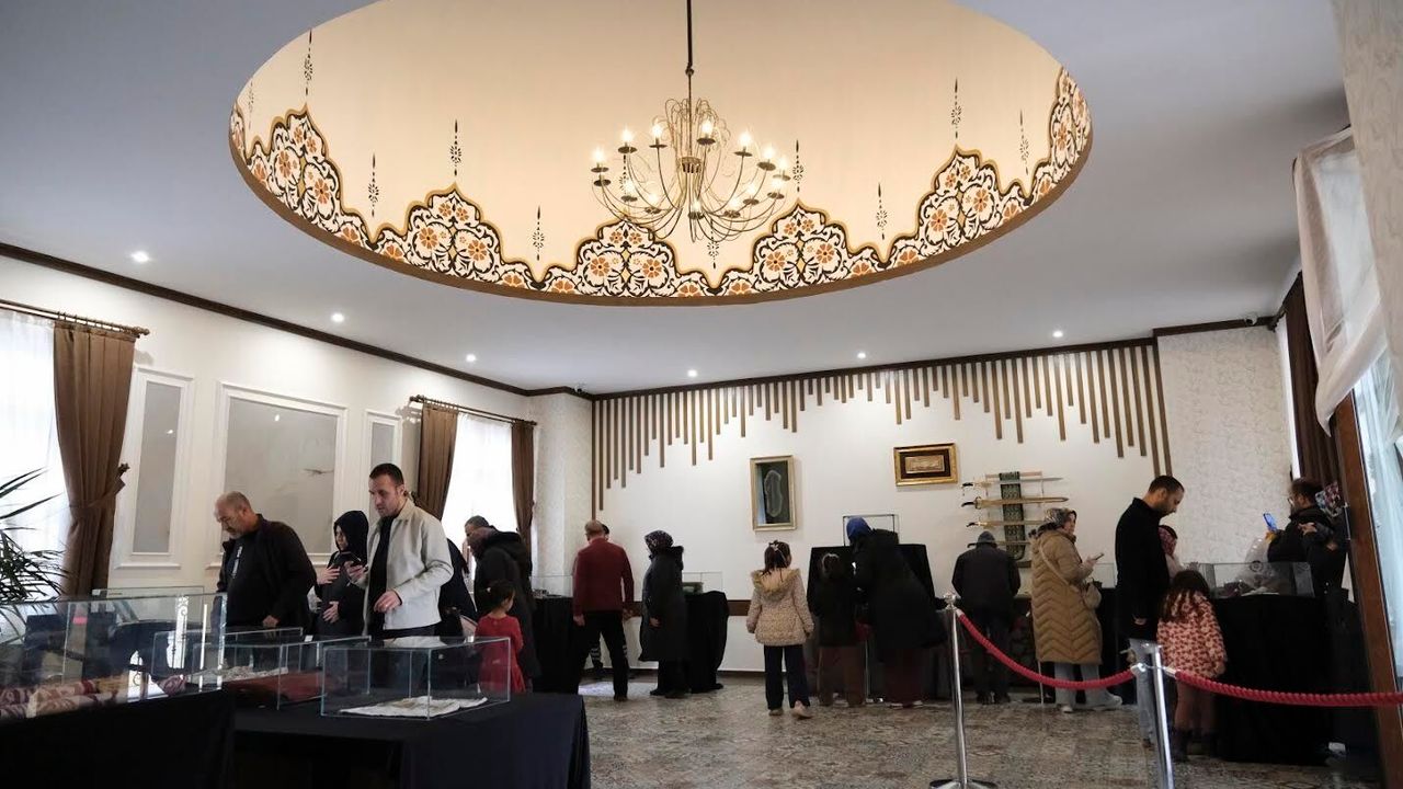 Bedesten’de “Kutsal Emanetler Sergisi” Açıldı