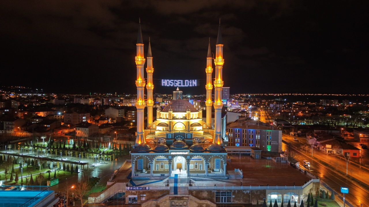"Bin Aydan Daha Hayırlı" Kadir Gecesi’ni Yarın İdrak Edileceğiz