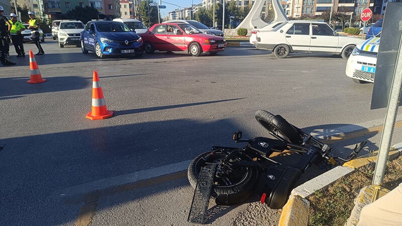Binevler Kavşağı’nda Korku Dolu Anlar! Minibüs Çarptığı Bisikletli Yaralandı