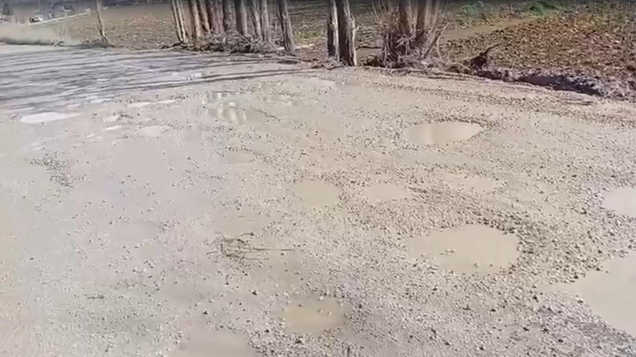 Çöp Toplama Merkezi’nin Olduğu Köyde Yol İsyanı