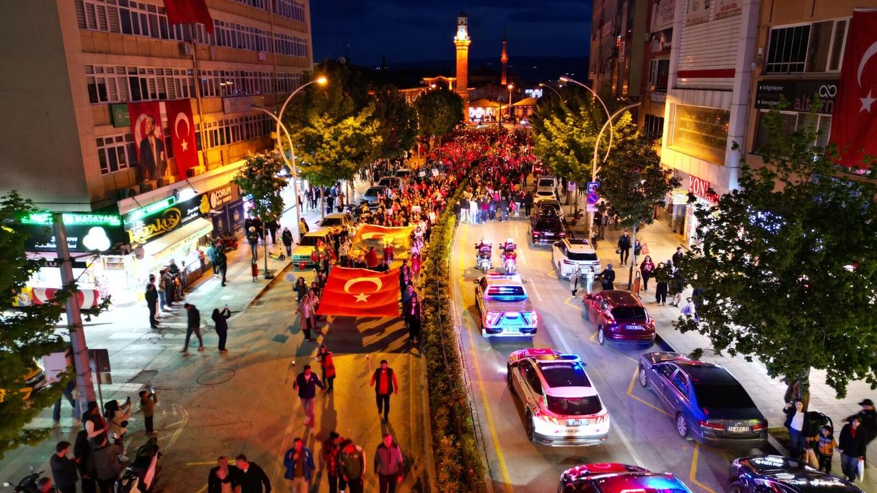 Çorum’da 19 Mayıs Coşkusu Fener Alayıyla Taçlandı