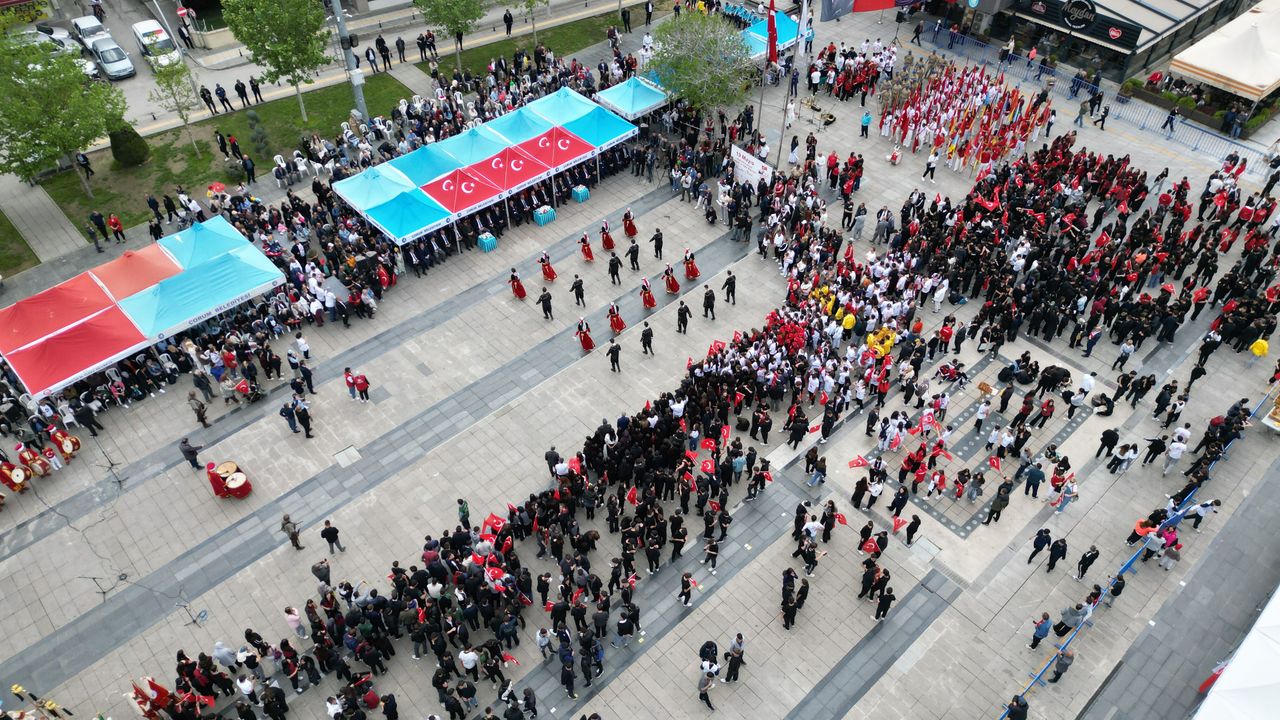 Çorum’da 19 Mayıs Coşkusu Meydanlara Taştı