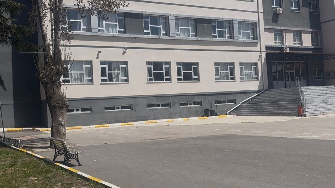 Çorum'da Eğitimcilerden 'Güvenlik' İsyanı: Öğretmenler İş Bıraktı, Sınıflar Boş Kaldı