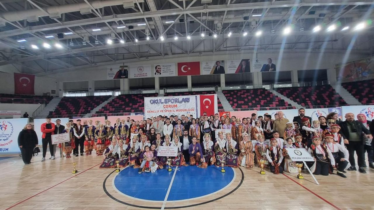 Çorum’da Halk Oyunları Rüzgarı Esti