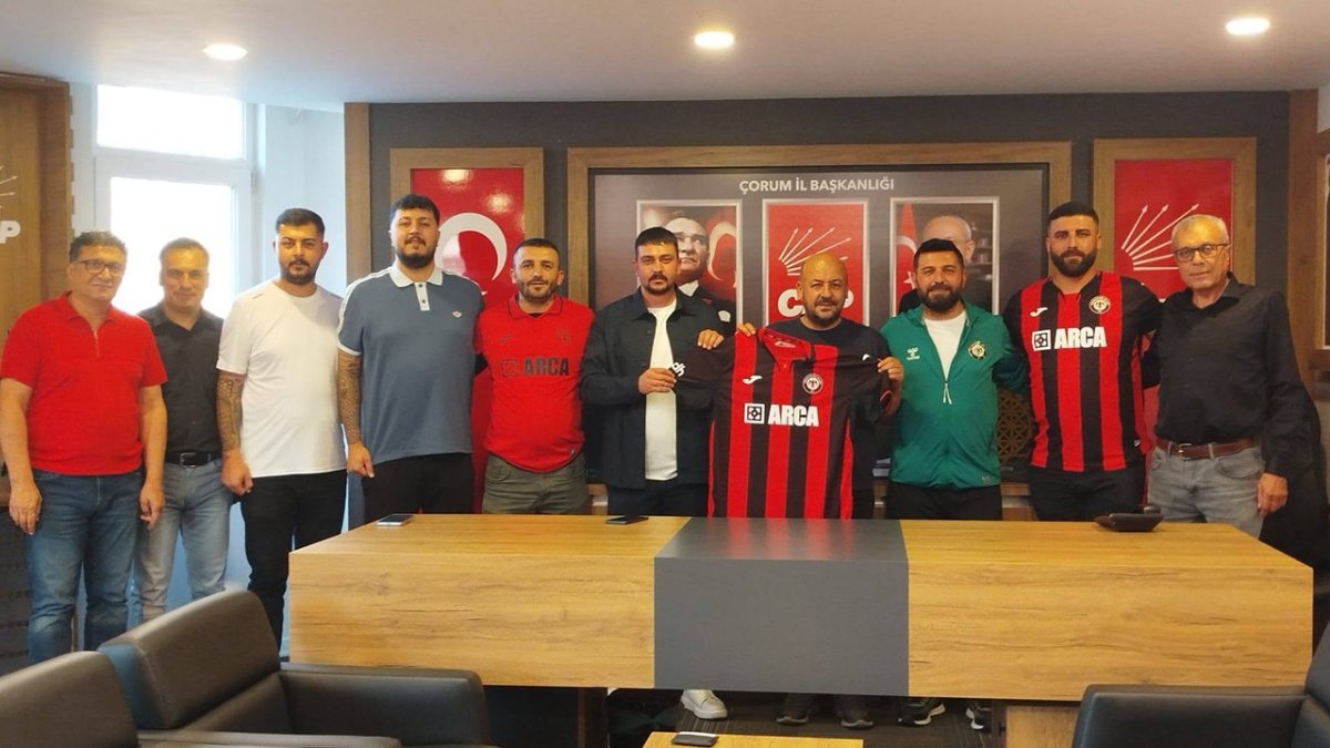 Çorum FK Taraftarlarından CHP Çorum İl Başkanlığı’na Ziyaret