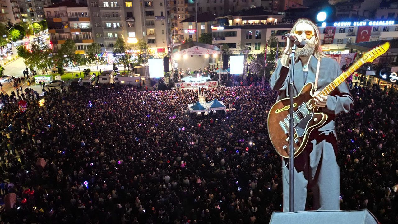 Emre Fel Çorum’u Coşturdu