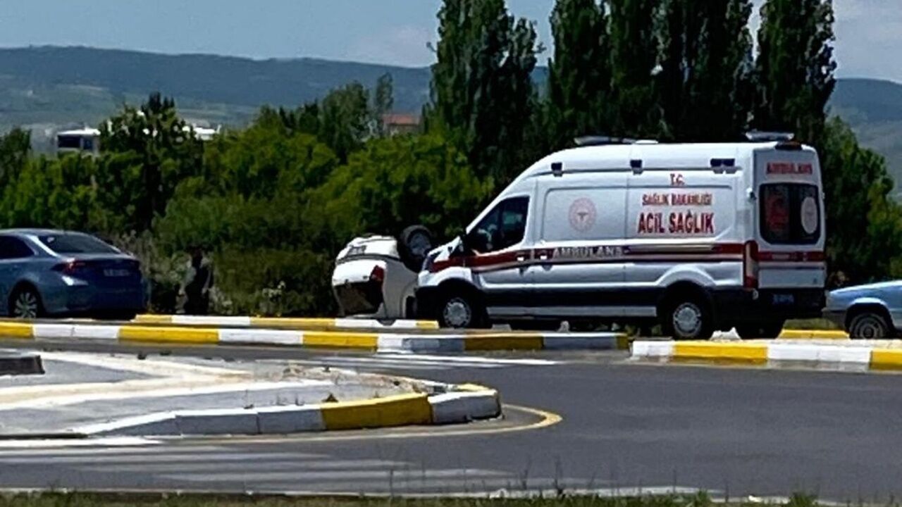 Erzurum Dede Yolunda Korkunç Kaza: Araç Ters Döndü