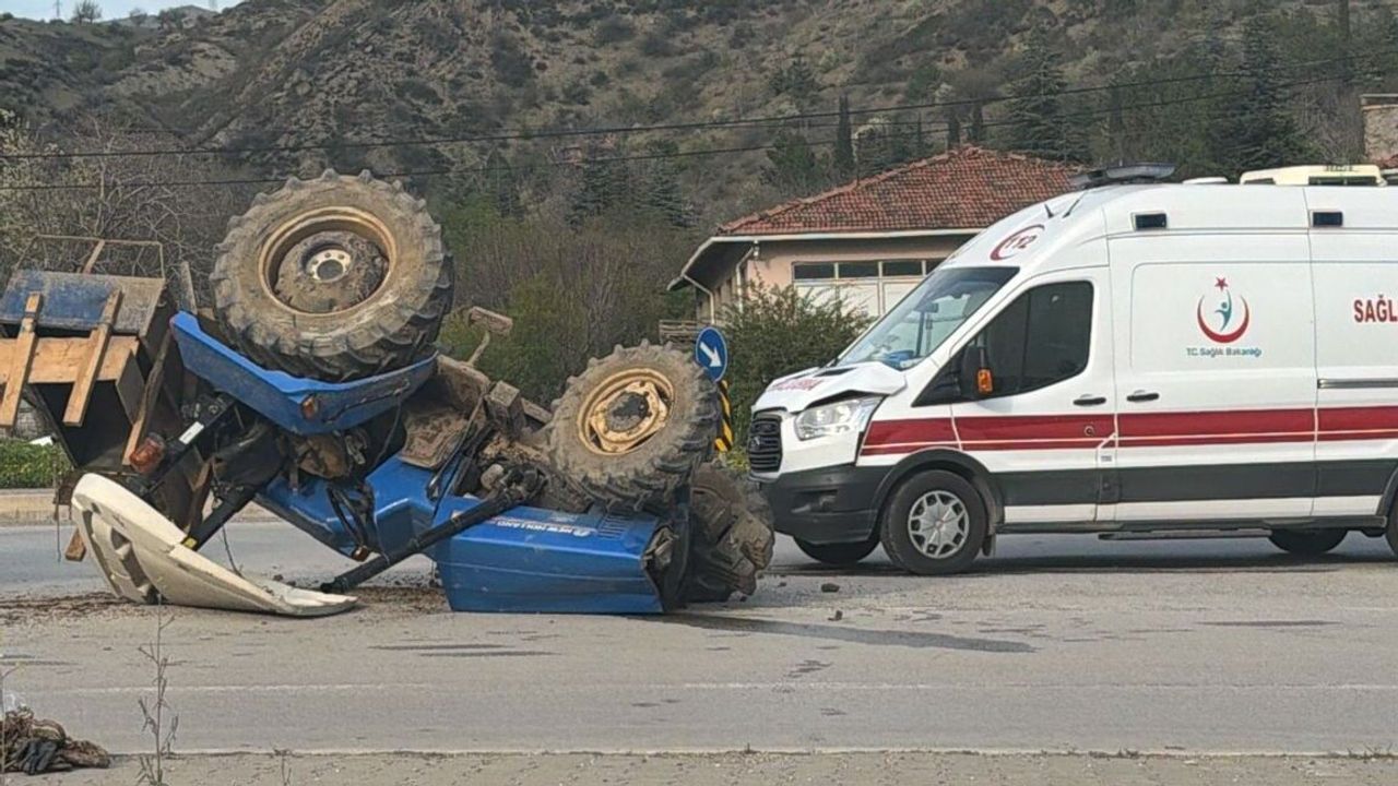 Faciadan Kıl Payı Dönüldü: İskilip'te Ambulans ve Traktör Kazası